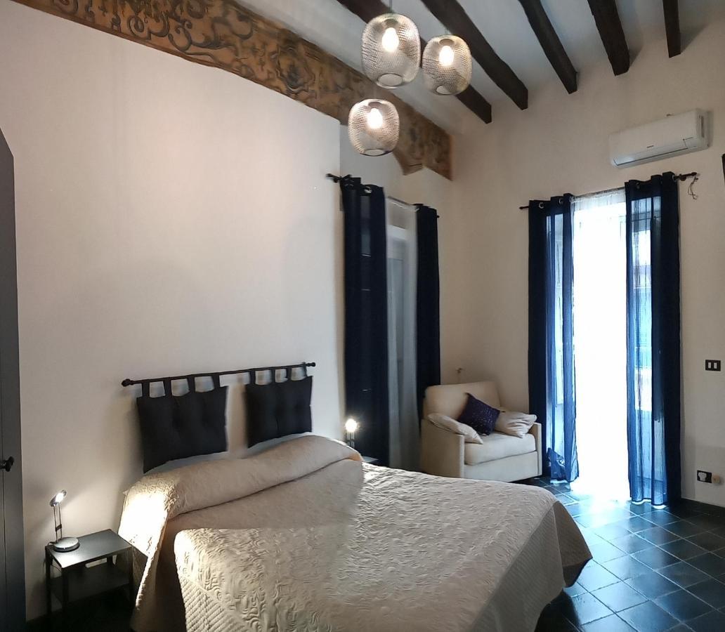 Locazione Breve In Pieno Centro "Blue House" Apartment ปาแลร์โม ภายนอก รูปภาพ