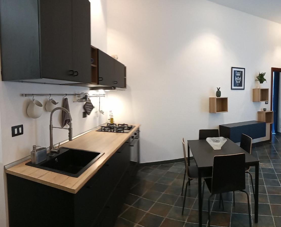 Locazione Breve In Pieno Centro "Blue House" Apartment ปาแลร์โม ภายนอก รูปภาพ