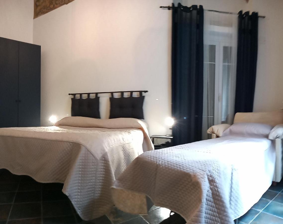 Locazione Breve In Pieno Centro "Blue House" Apartment ปาแลร์โม ภายนอก รูปภาพ