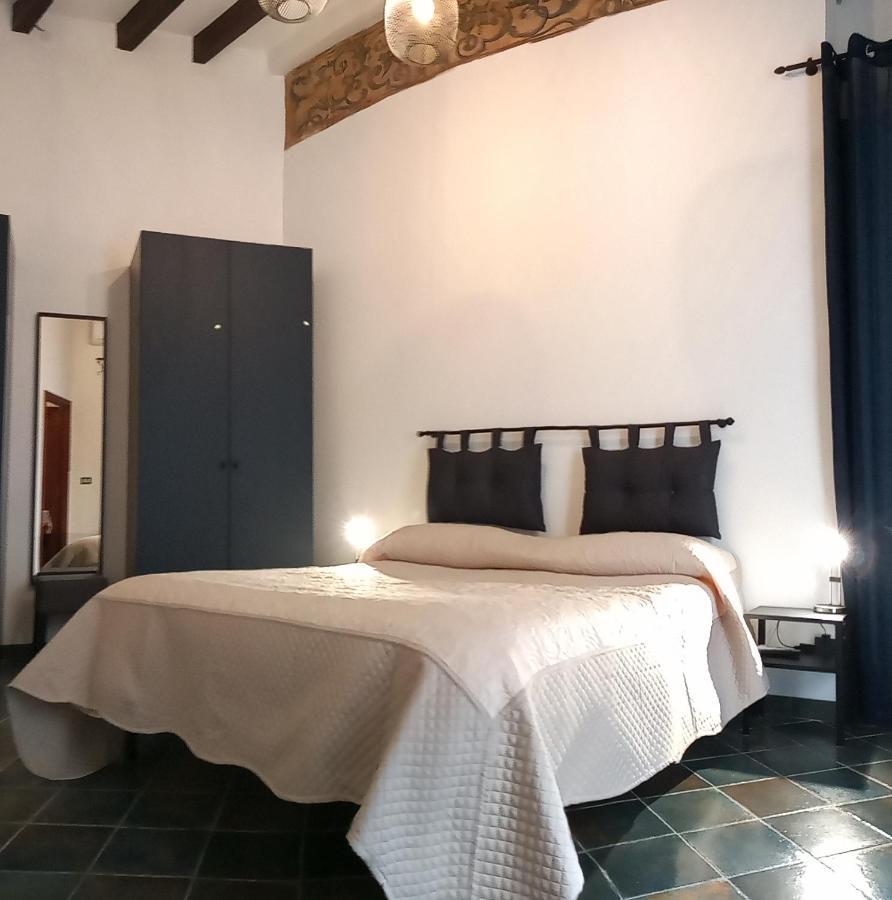 Locazione Breve In Pieno Centro "Blue House" Apartment ปาแลร์โม ภายนอก รูปภาพ