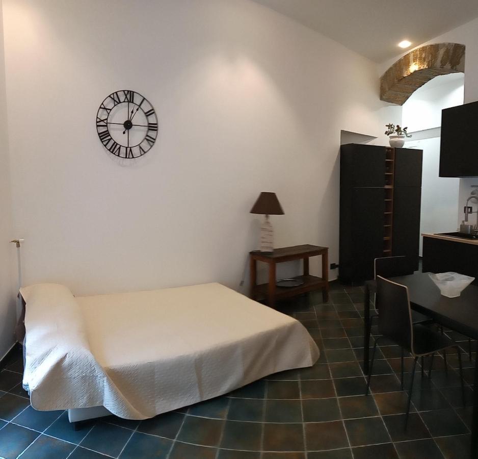 Locazione Breve In Pieno Centro "Blue House" Apartment ปาแลร์โม ภายนอก รูปภาพ